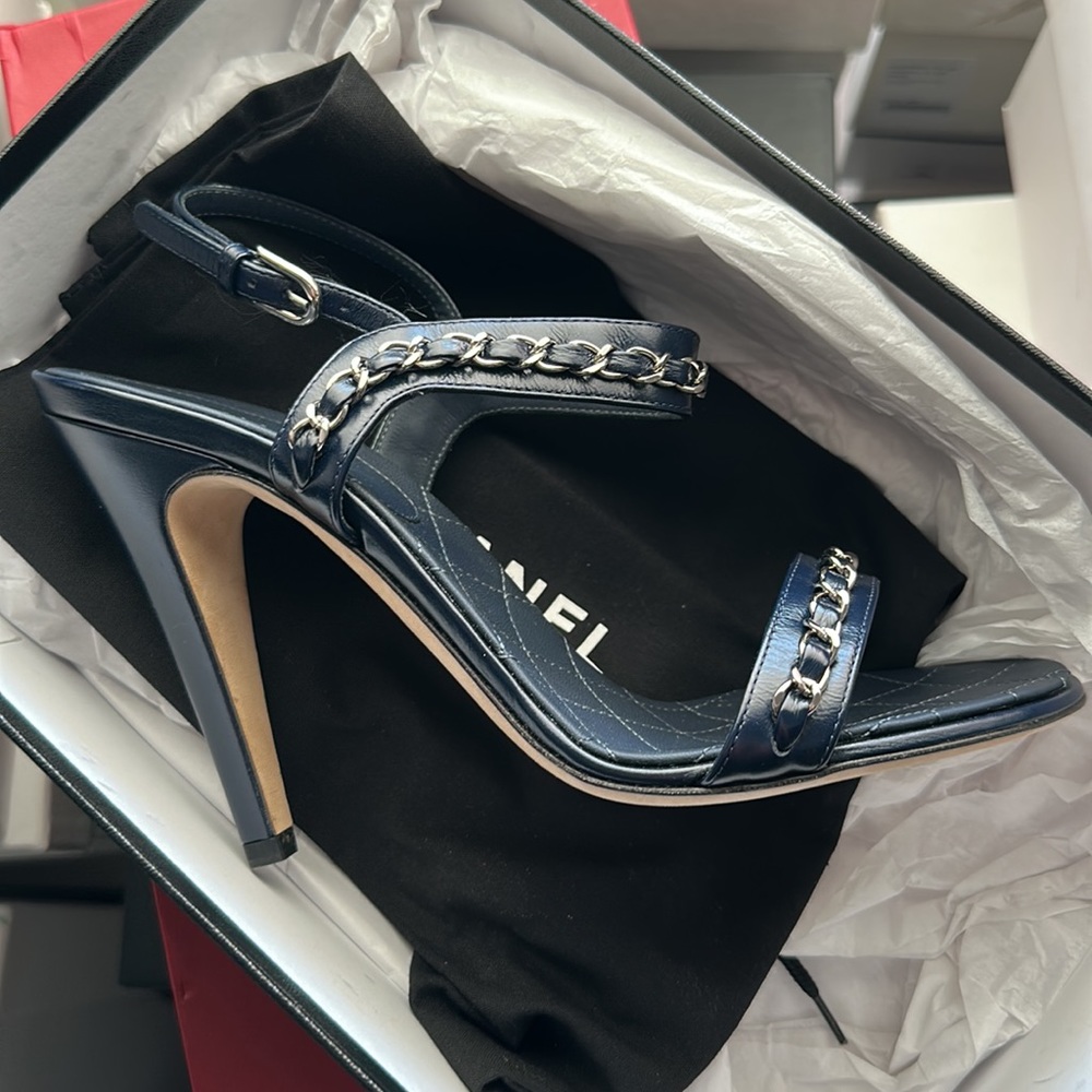 Chanel new heels navy chain 39 - Picture 3 of 15